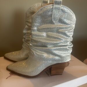 Jessica Simpson Gemorra silver boots size 8 shimmer sand. NWOT